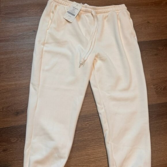 Fabletics Fleece Go-To Sweatpant Oatmeal Heather - Picture 3 of 7